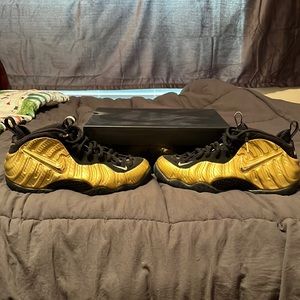 COPY - Gold foamposite pro size 10.5